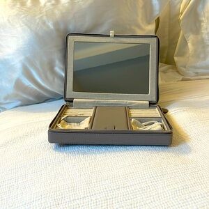 Leather jewelry case